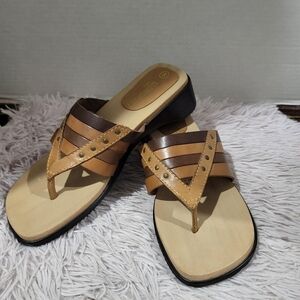 Expressions Footwear  Sandals Women's Sz 8 Brown Leather Upper Foam Insoles NEW